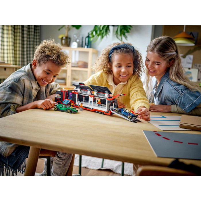 Конструктор LEGO City Вантажівка F1 з автомобілями RB20 та AMR24