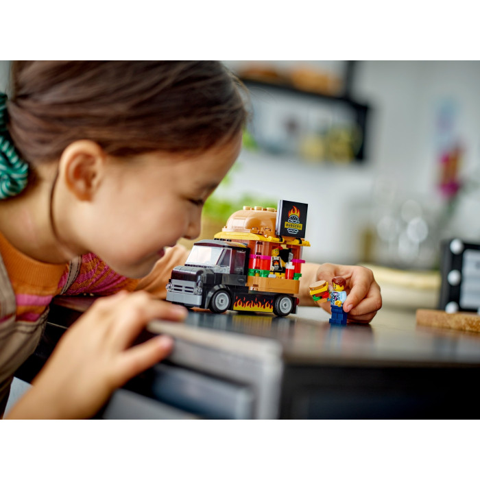 Конструктор LEGO City Вантажівка з гамбургерами, 60404