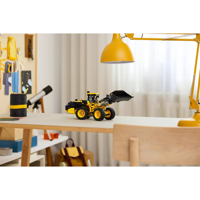 Конструктор LEGO Technic Колісний навантажувач Volvo L120 Electric, 42209