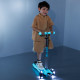 Самокат MICRO серії "Maxi Deluxe Glow LED" – СИНІЙ КРИШТАЛЬ (до 50 kg, 3-х колісний, світло), MMD366