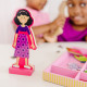 Магнітна вдягалка середня "Еббі і Емма"Melissa&Doug (MD4940)